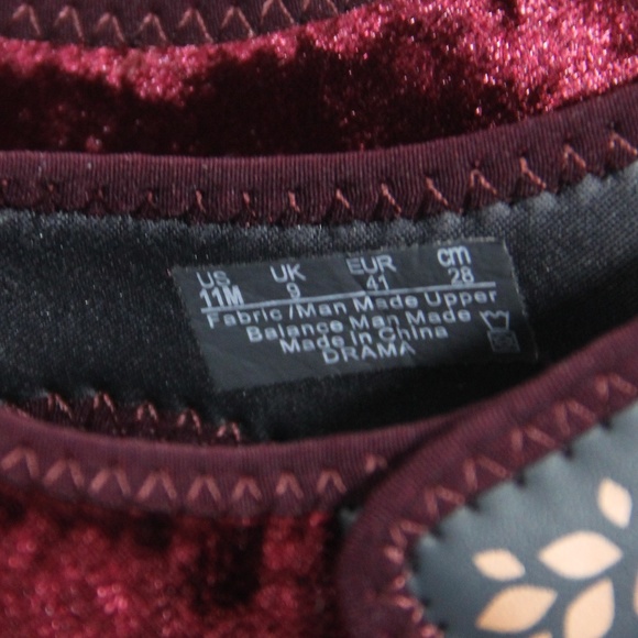 Bzees Velvet Drama Sandals Size 11 Wedge Shoe - Picture 6 of 8